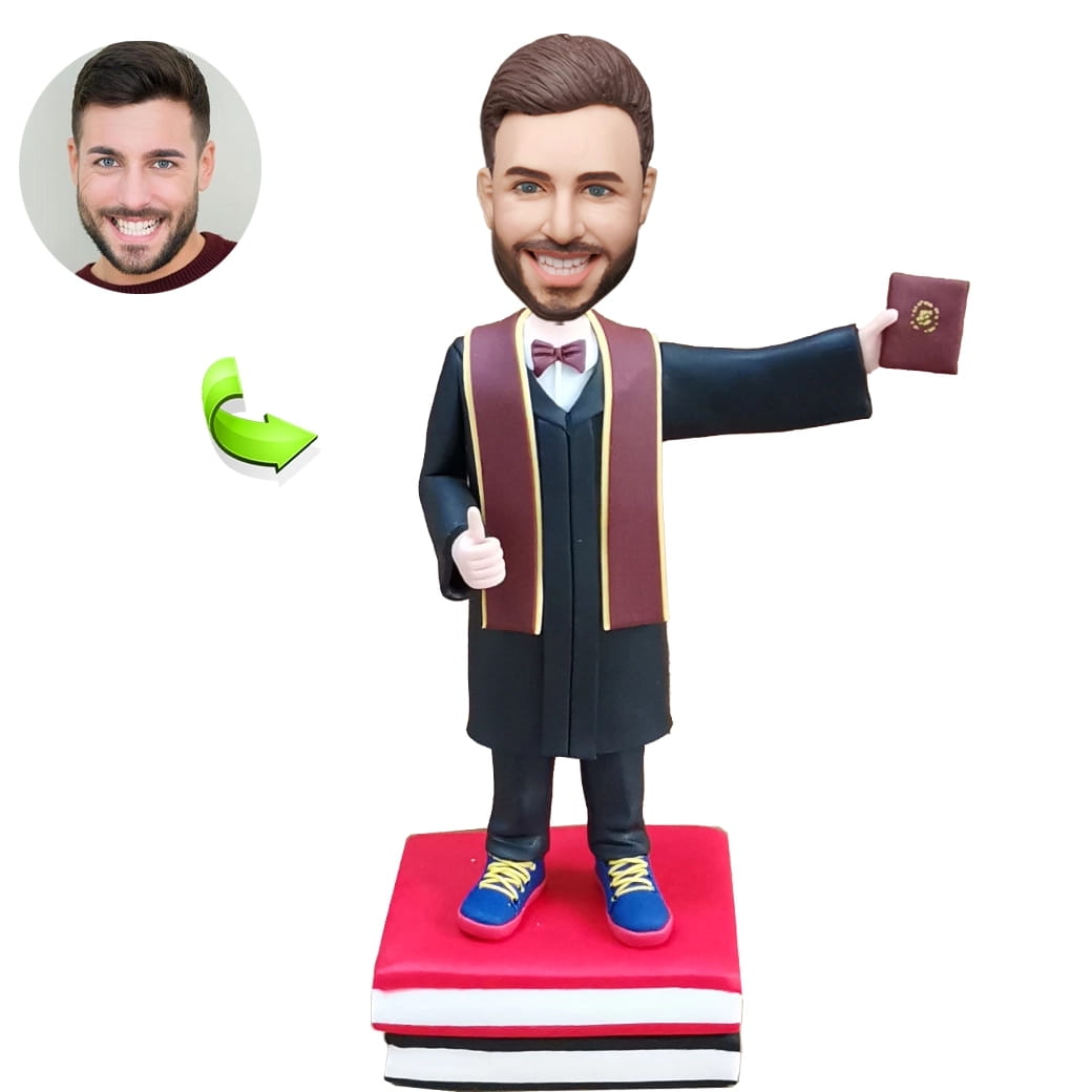 Graduation custom bobblehead of Graduation 18 in cap and gown, a memorable keepsake for graduation celebrations
