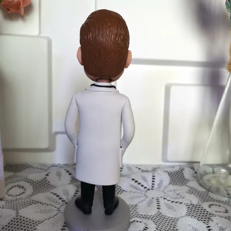Personalized healthcare hero figurine - Custom doctor-shaped ornament, perfect souvenir for medical staff or memorable gift for physician friends